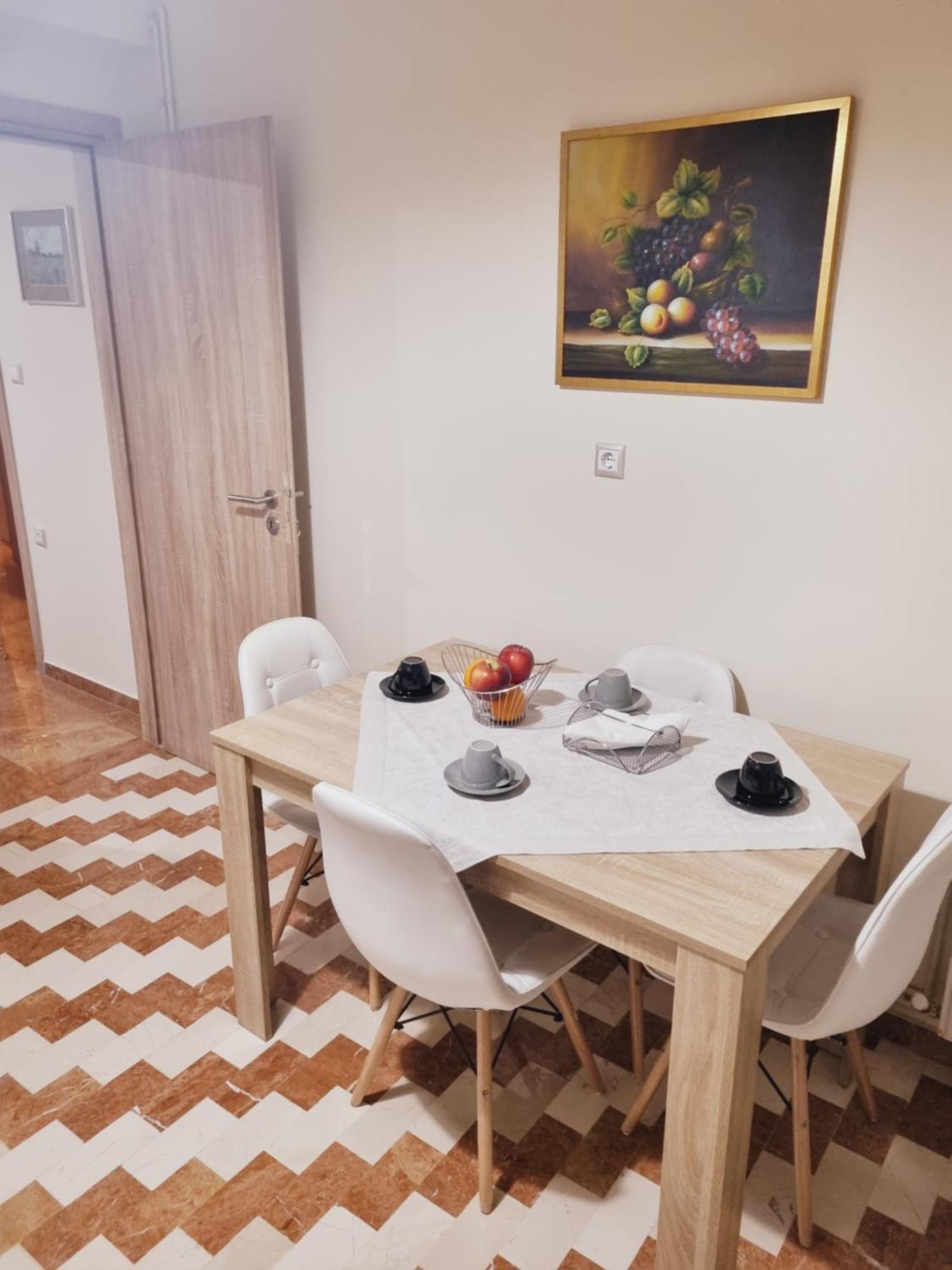 City Life Apartment Iraklion Buitenkant foto